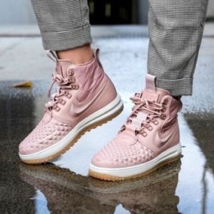 NEW Nike AF1 Lunar Force Duckboot Particle Pink WM